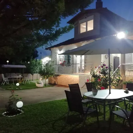 Villa Almonds *
